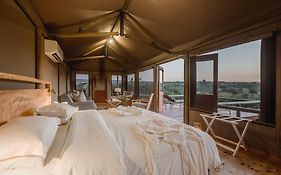 Hlosi Game Lodge - Amakhala Game Reserve